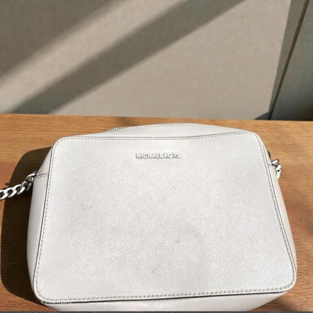 SOLD 1/17/26 ON LIVE Michael Kors Classic Crossbody With Chainstrap Crossbody